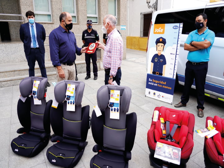 Fundación Smart Baby dona 6 SRIs al colectivo de taxistas de Roquetas de Mar
